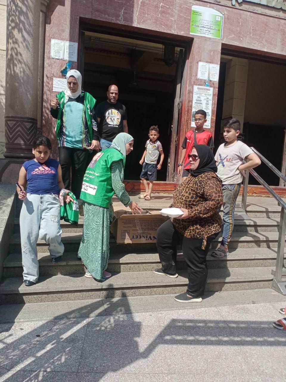 1000 وجبة غذائية للأسر الأولى بالرعاية بالبحيرة ضمن جهود التحالف الوطنى.. صور