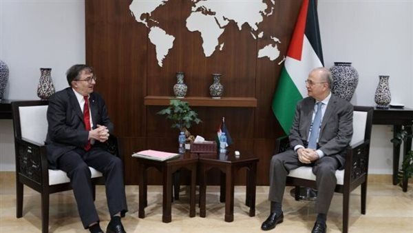 الوزراء الفلسطيني يطالب بوقف الحرب في غزة والإفراج عن الأموال المحتجزة