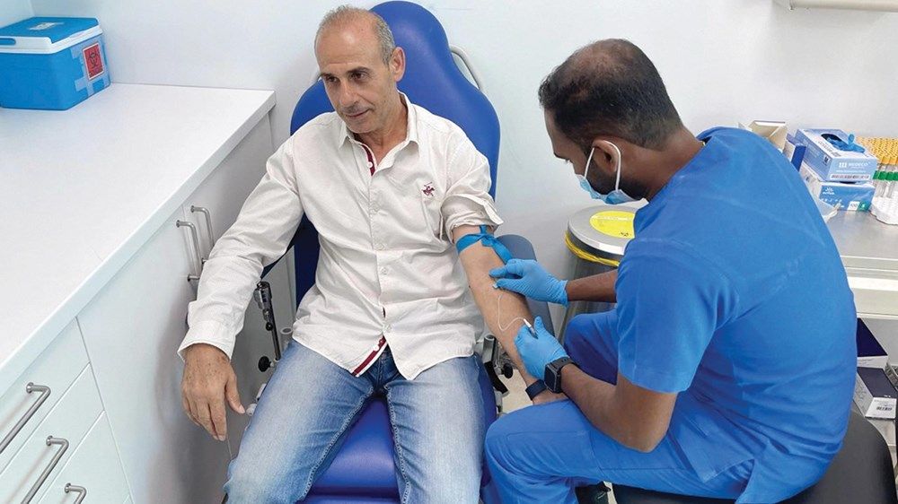 «حصن الظفـرة» يقدم خدمات علاجية لعمال «صناعية مدينة زايد»