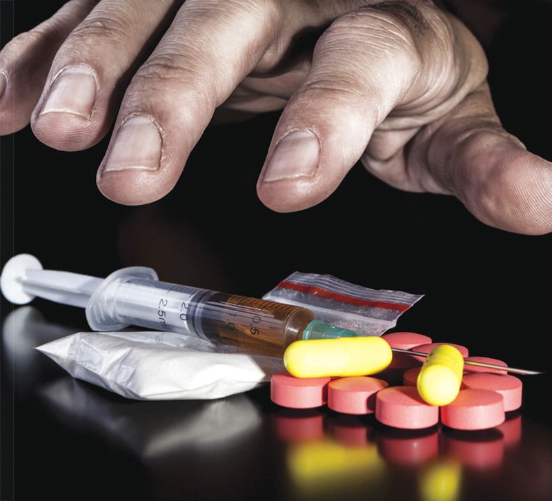 الامارات | شرطة أبوظبي تحذر من أساليب تجار المخدرات لجذب متعاطين جدد