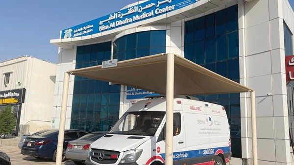 «حصن الظفـرة» يقدم خدمات علاجية لعمال «صناعية مدينة زايد»