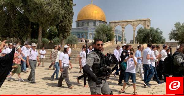 مستوطنون اقتحموا باحات المسجد الأقصى في القدس بحماية الشرطة الإسرائيلية