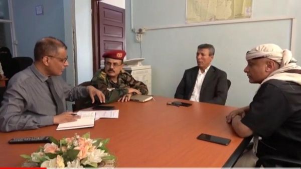 تعز.. اللجنة الحكومية تشدد على ضرورة فتح بقية الطرق الرئيسة لتسهيل مرور المواطنين والبضائع