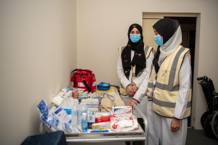 100 مرافق صحي قدموا الخدمات الطبية لـ2500 حاجًا في مساكنهم 