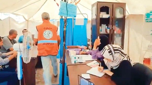 الإمارات تواصل توزيع مياه الشرب على النازحين في خان يونس