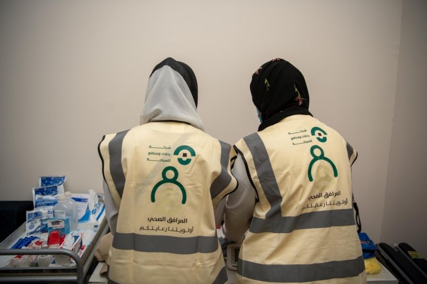 100 مرافق صحي قدموا الخدمات الطبية لـ2500 حاجًا في مساكنهم 