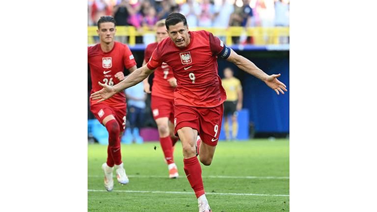 "لا فوز عندما يسجل ليفاندوفسكي".. أرقام قياسية من مباراة فرنسا وبولندا