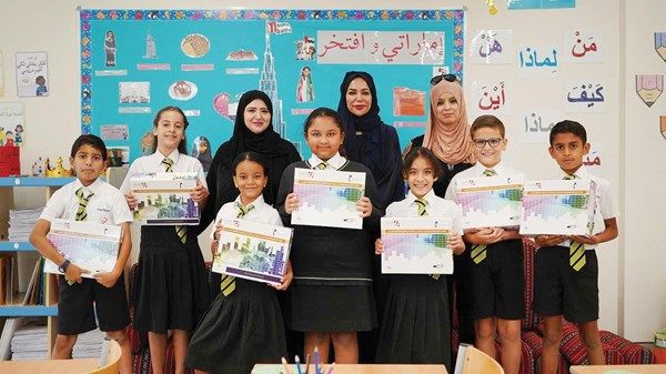 توزيع حقائب «مكتبة القراءة الذكية» على المدارس