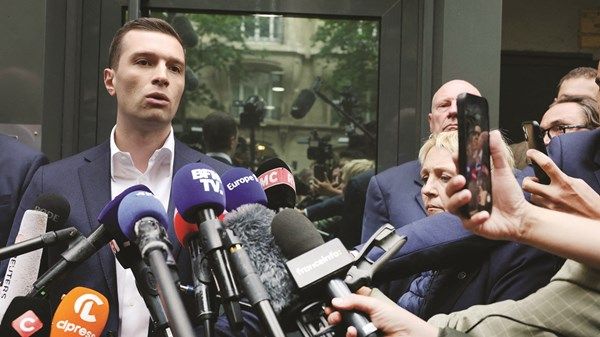 الانتخابات الفرنسية.. حملة برلمانية خاطفة يؤججها «اليمين المتشدد»