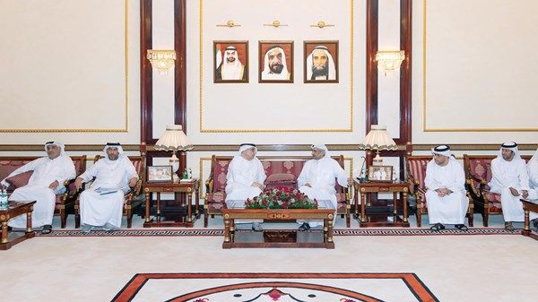 حاكم الفجيرة يطلع على الخطط المستقبلية لوزارة الموارد البشرية والتوطين
