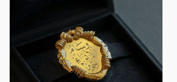 جواهر القاسمي تمنح 11 وساماً لقيادات مؤثرة في الشارقة