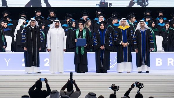 أحمد بن سعيد يشهد حفل تخريج دفعة 2024 من طلبة جامعة محمد بن راشد للطب والعلوم الصحية