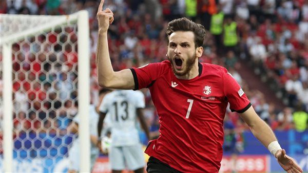 كفاراتسخيليا يصبح ثالث هدافي منتخب جورجيا تاريخيًا