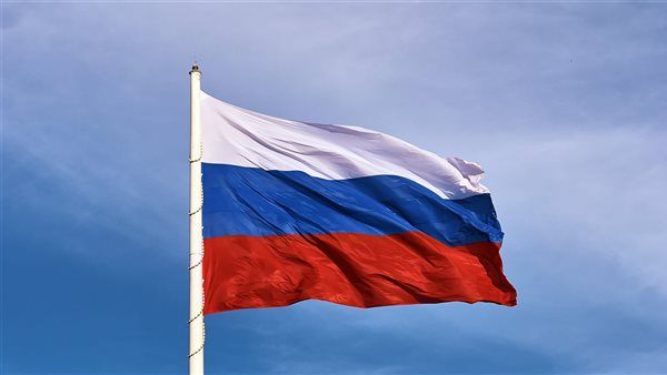 سياسي فرنسي يدعو لإنهاء "الهستيريا المناهضة لروسيا"