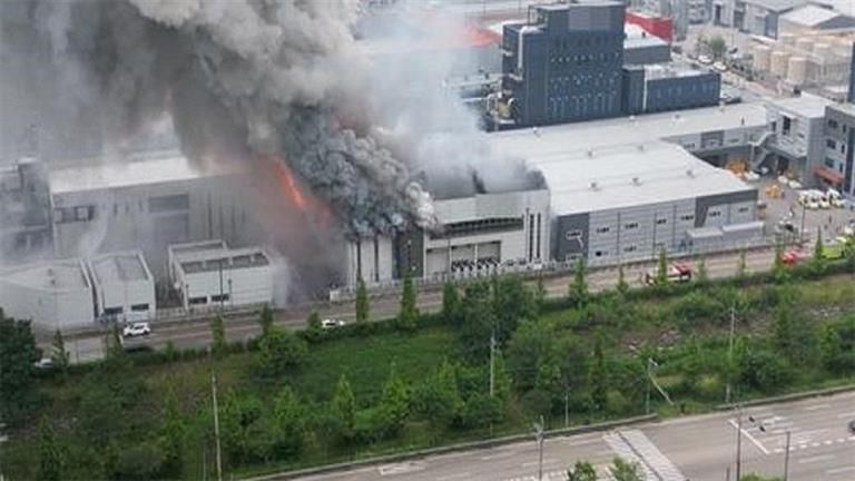 بعد اندلاع حريق.. مقتل عمّال بمصنع لبطاريات الليثيوم في كوريا الجنوبية (فيديو)