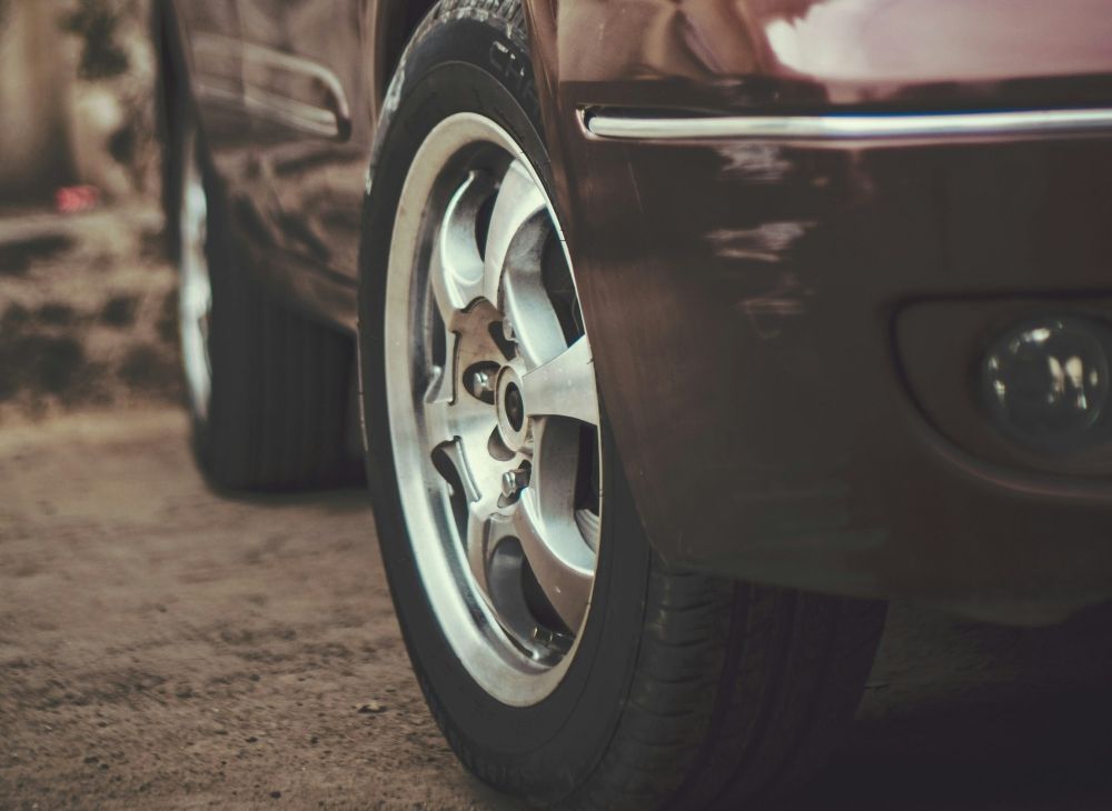 خبير لـ"اليوم": ارتفاع درجة الحرارة والحمل الزائد من أسباب انفجار الإطارات