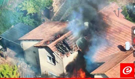 "هآرتس": احتراق مبنيين في المطلة جراء إطلاق صواريخ من لبنان