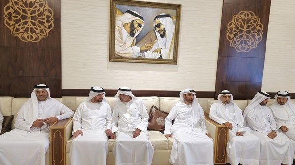 عبدالله بن سالم القاسمي يعزي في وفاة الشيخة ناعمة بنت خالد القاسمي