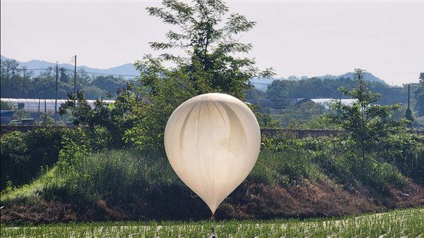كوريا الجنوبية تعلق رحلاتها الجوية بسبب بالونات جارتها الشمالية المحملة بالقمامة