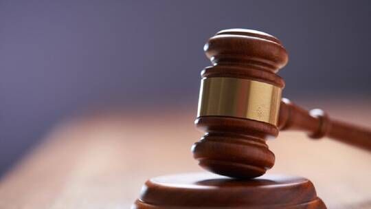 الخليج اليوم .. عقوبة صارمة بحق موظف كويتي بعد استيلائه على مكافأة خدمة حولت إلى حسابه بالخطأ