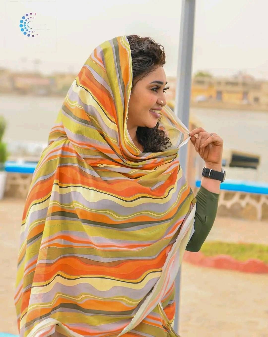 شاهد.. الفنانة عشة الجبل تخطف الأضواء على مواقع التواصل بجلسة تصوير جديدة والجنس اللطيف يعلق: (عملتي شنو خليتي لونك يظبط كدة)