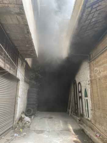 الدفاع المدني يعمل على إخماد حريق داخل معمل لصناعة الألومنيوم في عمشيت وانقاذ المحاصرين