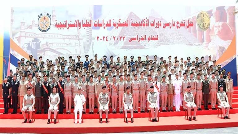 الفريق أول محمد زكي يشهد تخرج دورات جديدة بالأكاديمية العسكرية للدراسات العليا