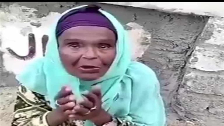 يا رب تطلعوا في خشبة واحدة.. "أم أيمن" تعيش في المقابر بعد استجابة دعوتها بموت أبمائها الأربعة (فيديو)