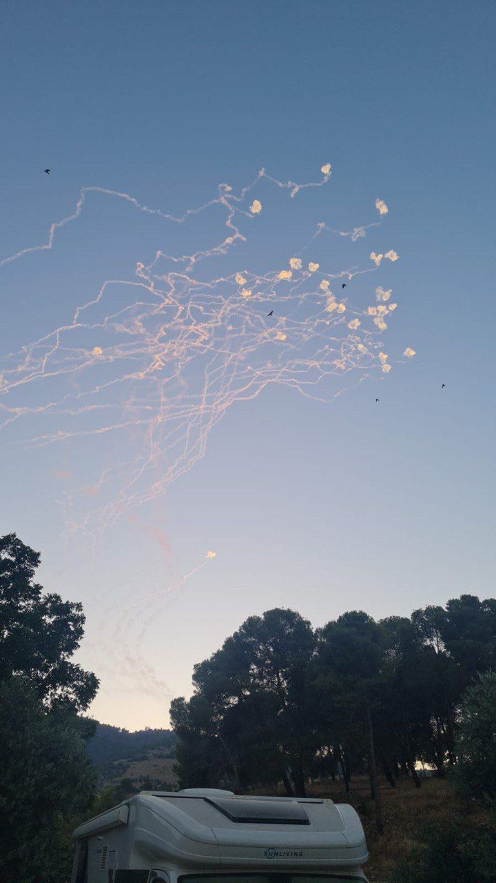 عاجل.. صواريخ حزب الله تهز صفد وانقطاع الكهرباء عن القيادة الشمالية