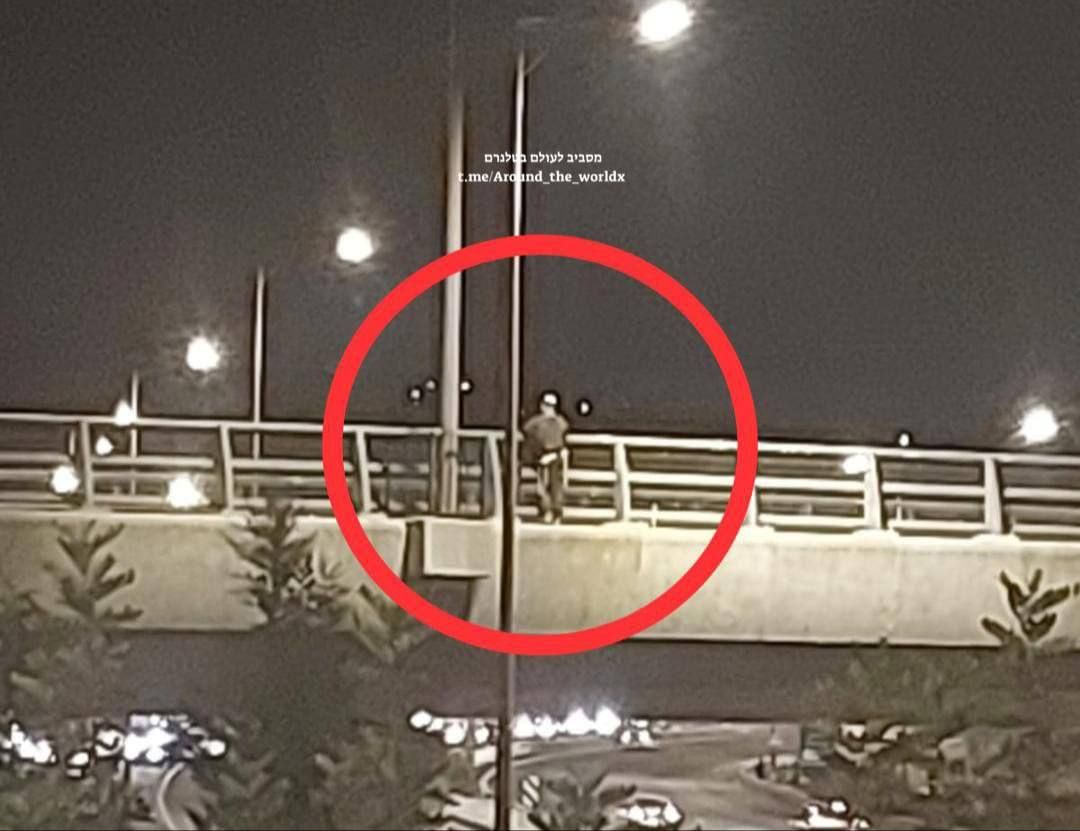 رفضًا لعودته للقتال.. جندي إسرائيلي يهدد بالانتحار من أعلى جسر بالقدس