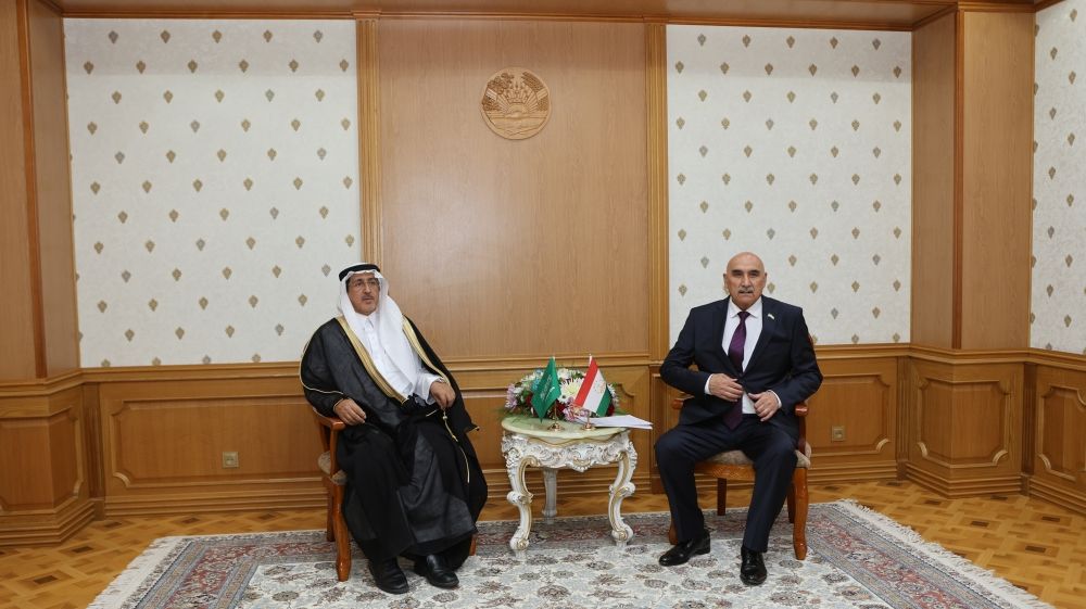 وفد أعضاء مجلس الشورى يلتقي رئيس مجلس النواب بطاجيكستان