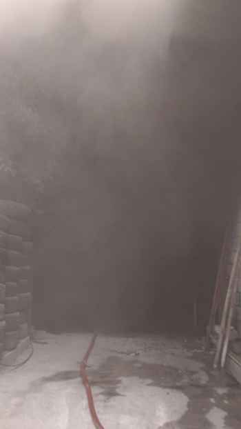 الدفاع المدني يعمل على إخماد حريق داخل معمل لصناعة الألومنيوم في عمشيت وانقاذ المحاصرين