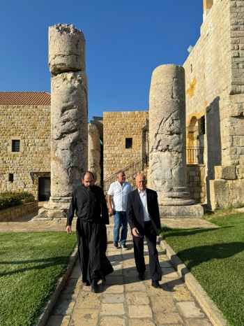 أشرف ريفي زار دير القلعة لتقديم التهاني بمناسبة عيد مار يوحنا المعمدان شفيع الدير