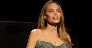 وصلت إلى 44 كيلو.. هل صراع أنجلينا جولي مع براد بيت سبب نحافتها الشديدة؟