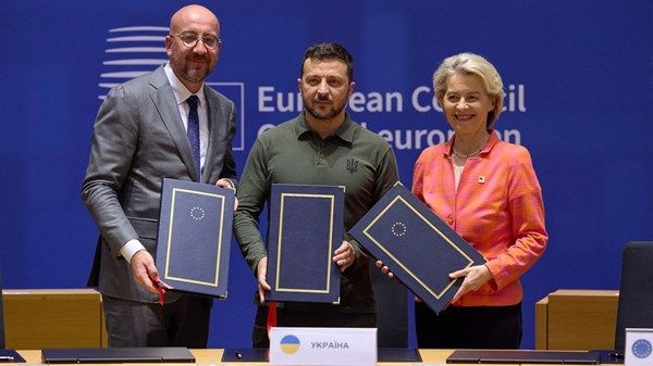 أوكرانيا والاتحاد الأوروبي يوقعان اتفاقية أمنية