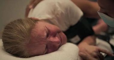 مشاهد قاسية تكشف تفاصيل مرض سيلين ديون.. فيديو