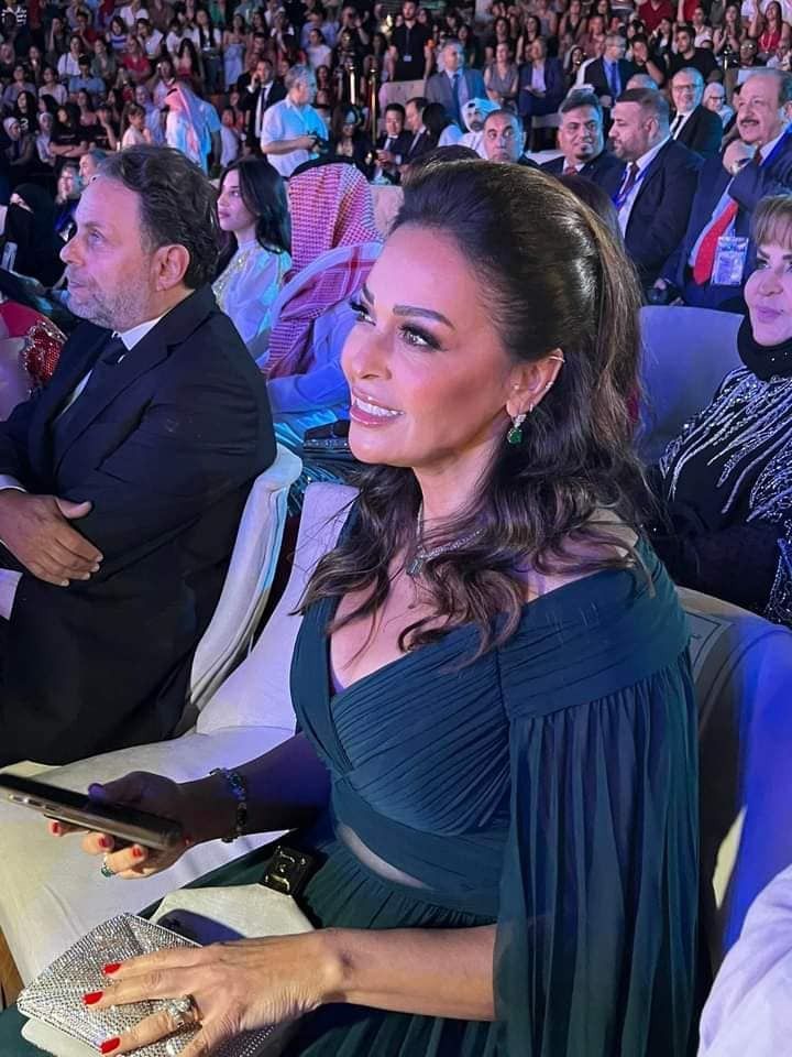 اقتحام معجبات لمسرح حفل راغب علامة بافتتاح مهرجان الإذاعة والتليفزيون بتونس