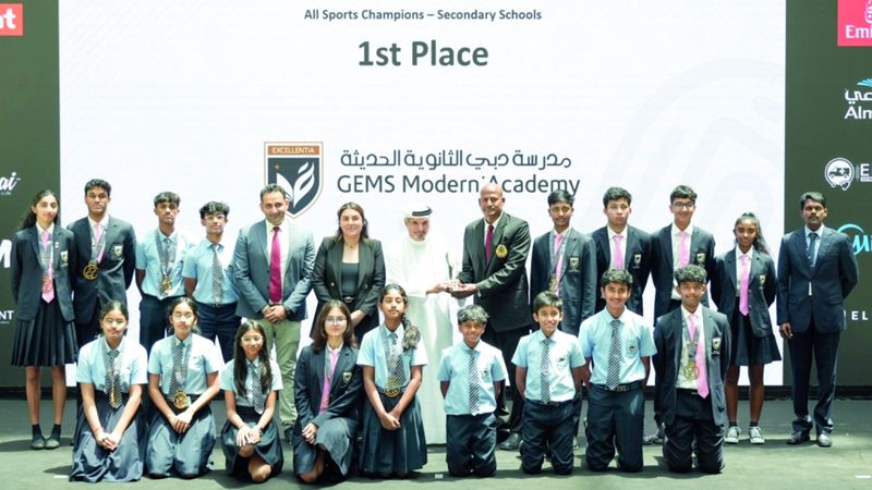 الامارات | تتويج الفائزين في «دورة طلبات لألعاب مدارس دبي»