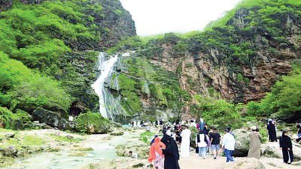 الطبيعة الخلابة تكسو سلطنة عُمان
