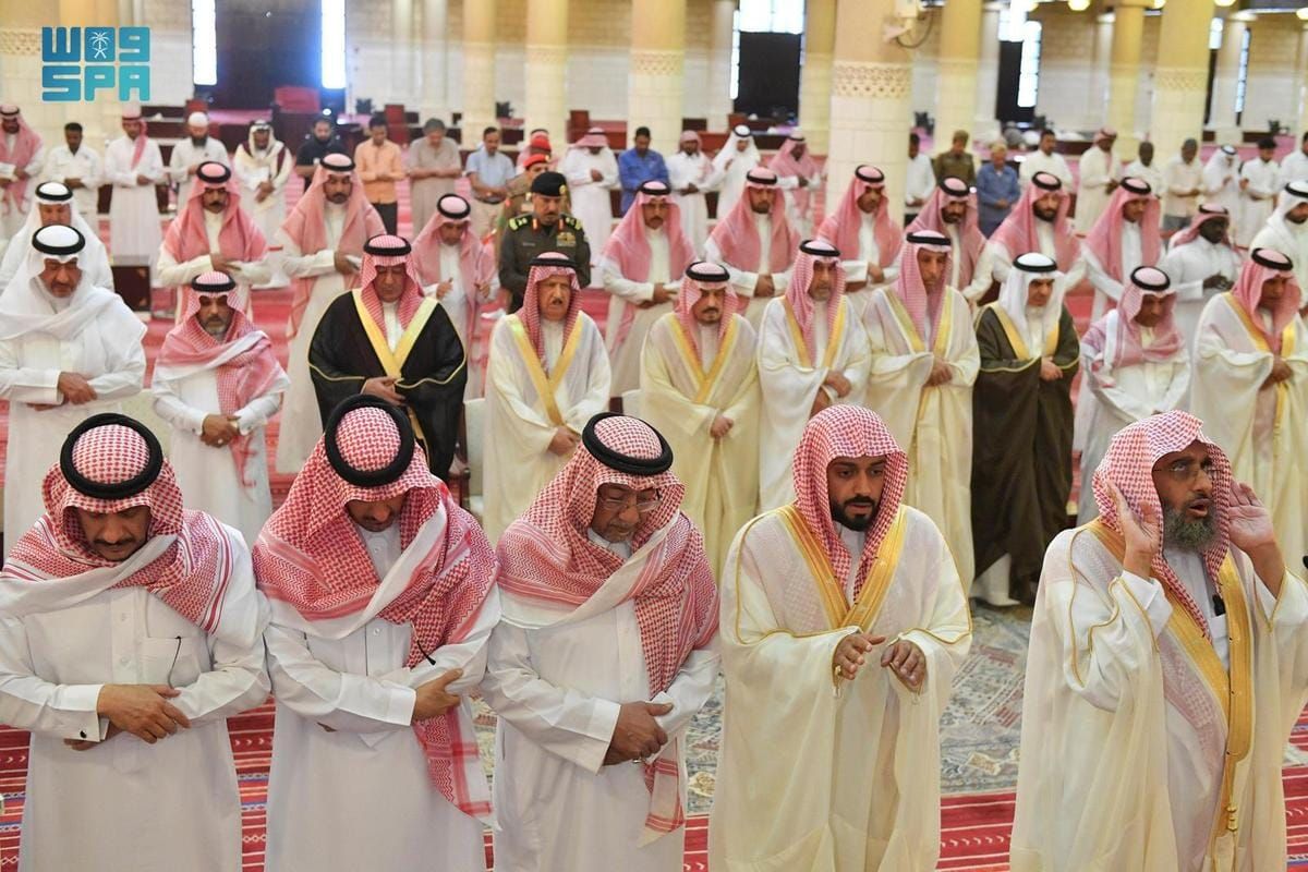 أمير منطقة الرياض يؤدي صلاة الميت على صاحبة السمو الأميرة هدى بنت عبدالله الفيصل 