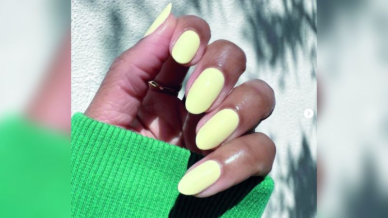 الامارات | أظافر صيف 2024 تزهو بلون «الزبدة الصفراء»