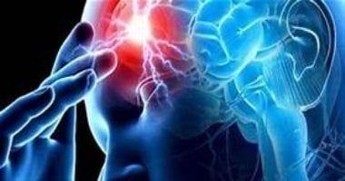 تأثير التعرض للشمس على مرضى المخ والأعصاب.. استشارى يقدم نصائح مهمة