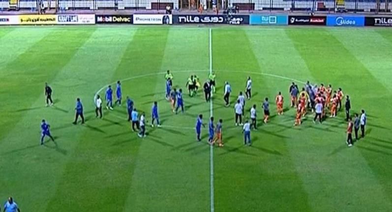 الامارات | حريق في استاد الإسكندرية يلغي مباراة متصدر ترتيب الدوري المصري (فيديو)