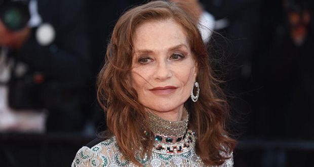 تقديراً لمسيرتها.. منح الممثلة والمنتجة إيزابيل أوبير جائزة “لوميير”