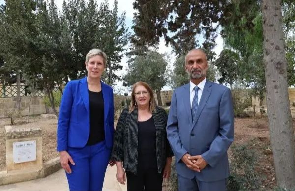 الخليج اليوم .. الجروان يلتقي رئيسة منظمة القيادات السياسية النسائية والرئيسة السابقة لجمهوروية مالطا