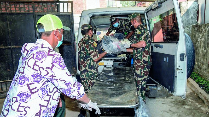 الامارات | ذوبان ثلوج «إيفرست» يكشف عن مئات الجثث المفقودة