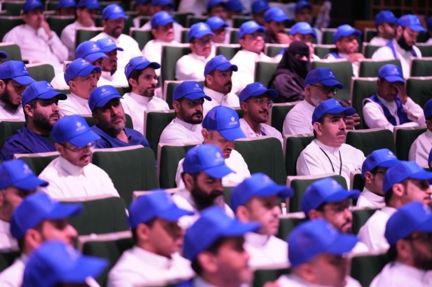 48 ساعة عمل أسبوعيًا وتعويض رصيد الإجازات بـ ”الصحة القابضة“