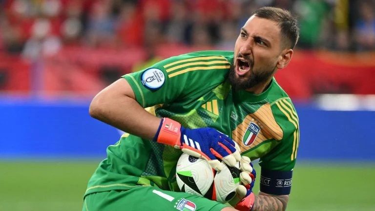 الامارات | دوناروما.. سد إيطاليا المنيع