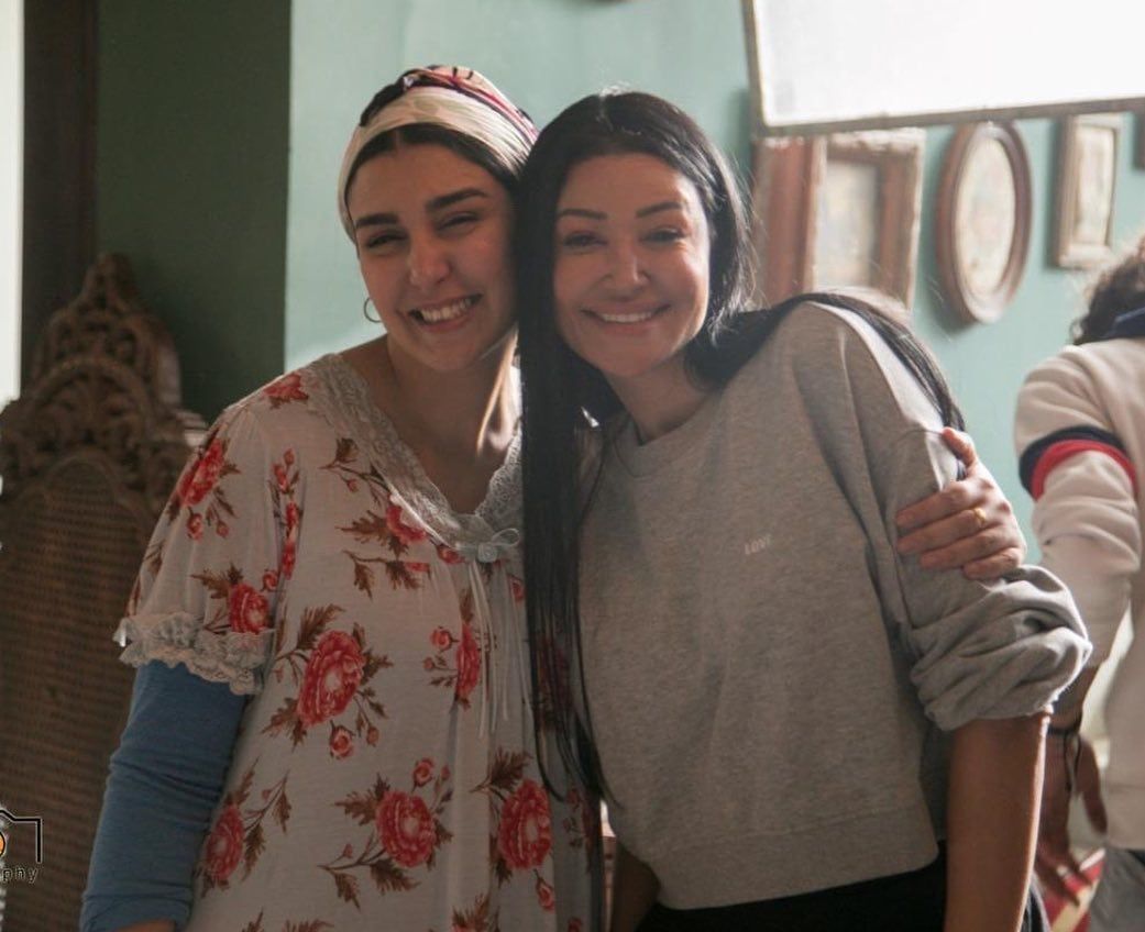 جيهان خليل بصحبة الراحل مصطفى درويش وأروى جودة من كواليس مسلسل حرب نفسية