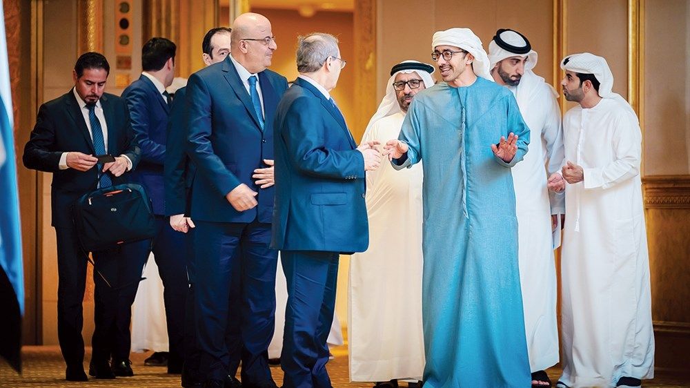 عبدالله بن زايد والمقداد يبحثان تعزيز العلاقات الثنائية